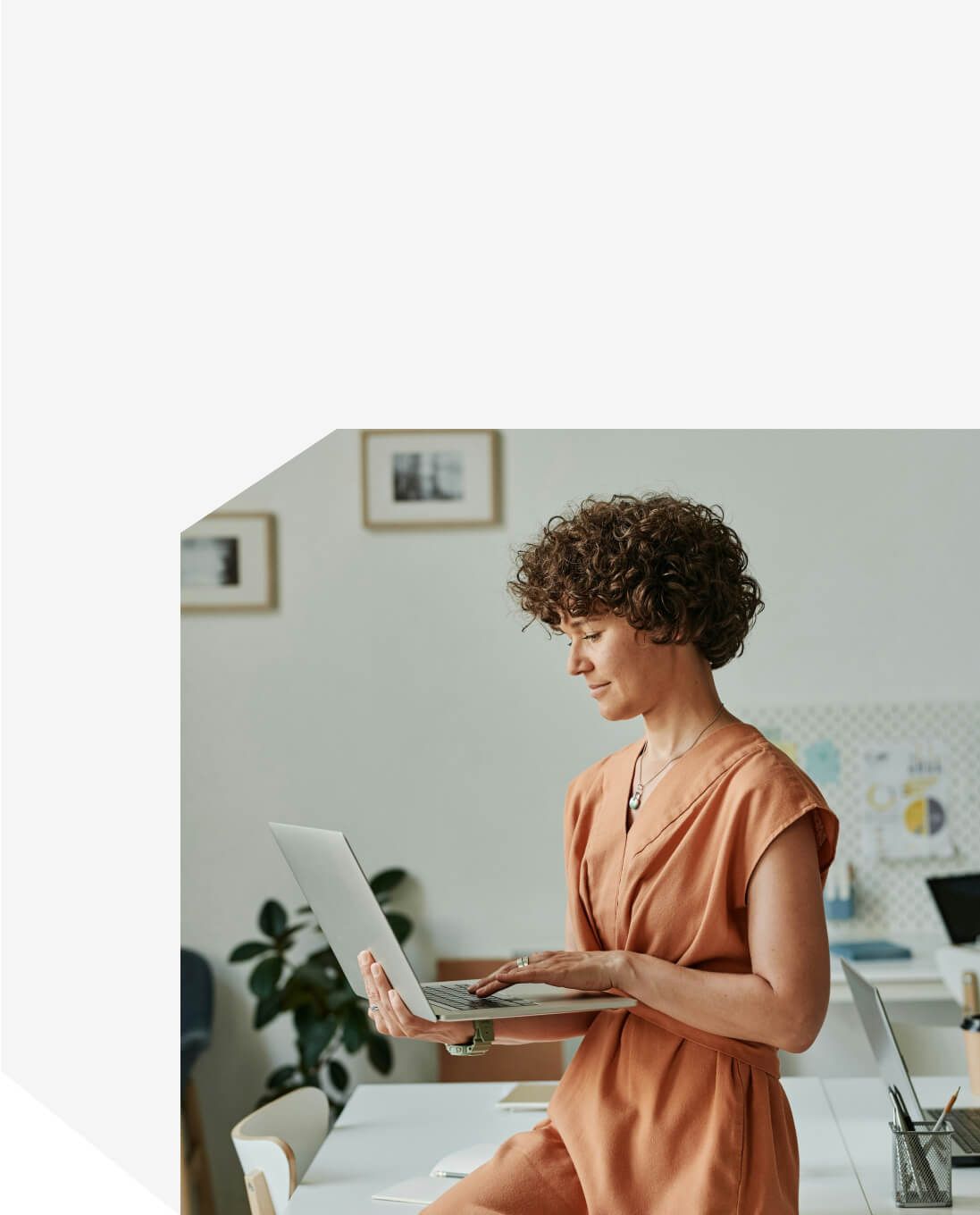 Creative professional working on laptop in collaborative office – Neutrinos